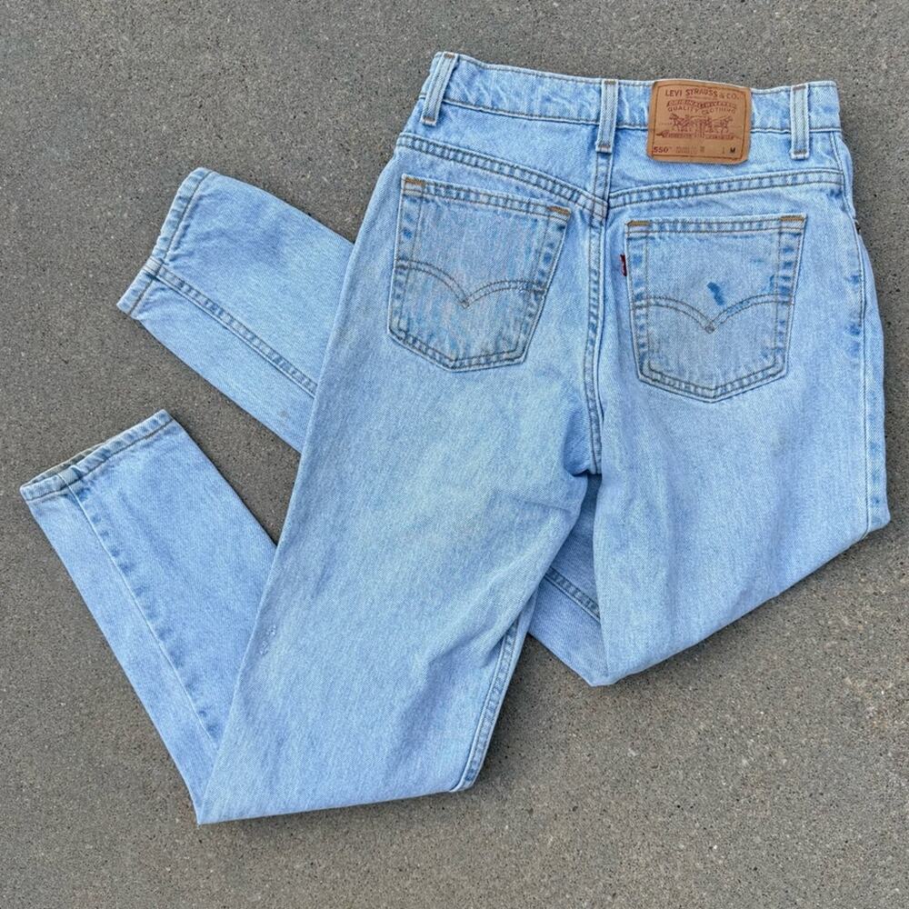 Vintage 90s Levi’s 550 Light Wash Relaxed Fit Tapered Leg Jeans Size 7 MED